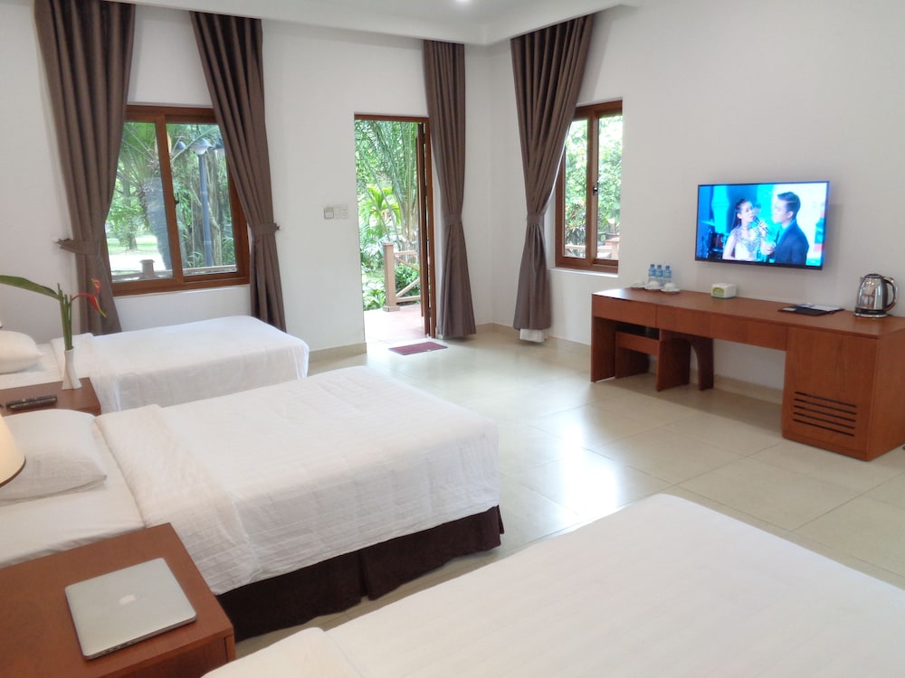 Deluxe Triple Bungalow photo 3