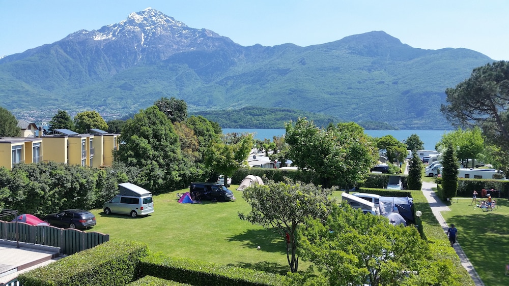 Comfort Double or Twin Room, 1 Bedroom, Balcony, Partial Lake View photo 3