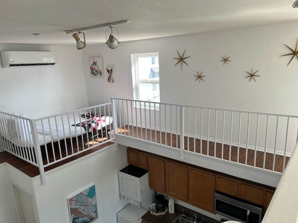 Apartment (LOFT 203)
