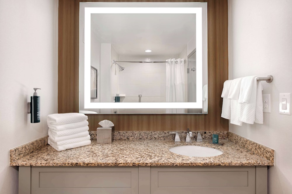 Junior Suite, Accessible - Photo 7