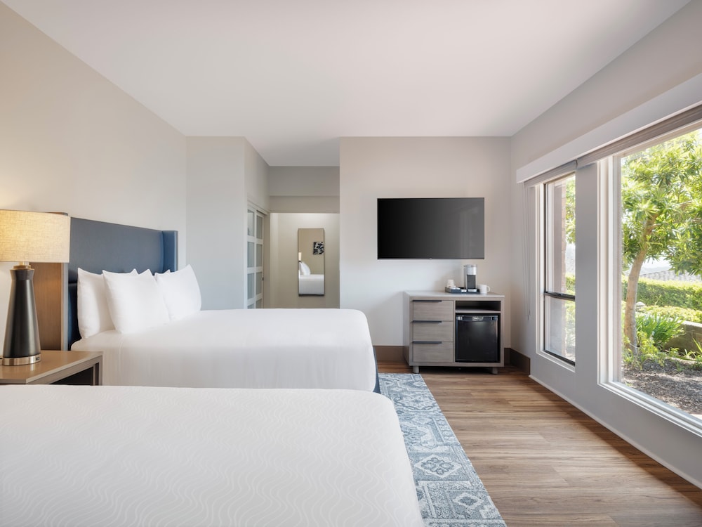 Standard Room, 2 Queen Beds, Garden View photo 1