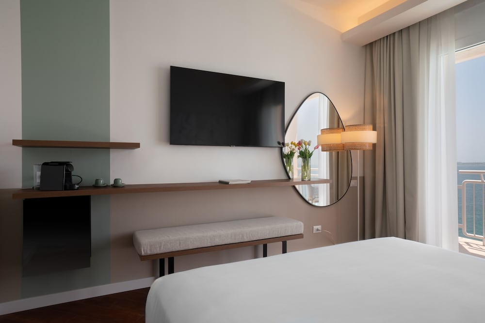 Superior Double Room, Balcony, Sea View - Photo 1