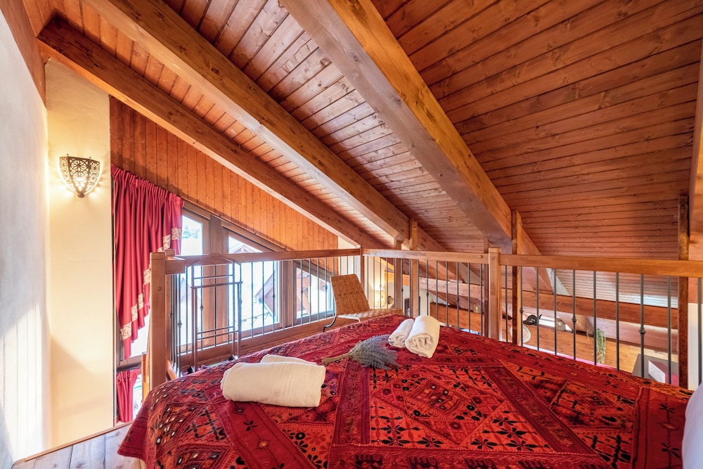 Luxury Apartment, Multiple Bedrooms (La Casa di Camus)