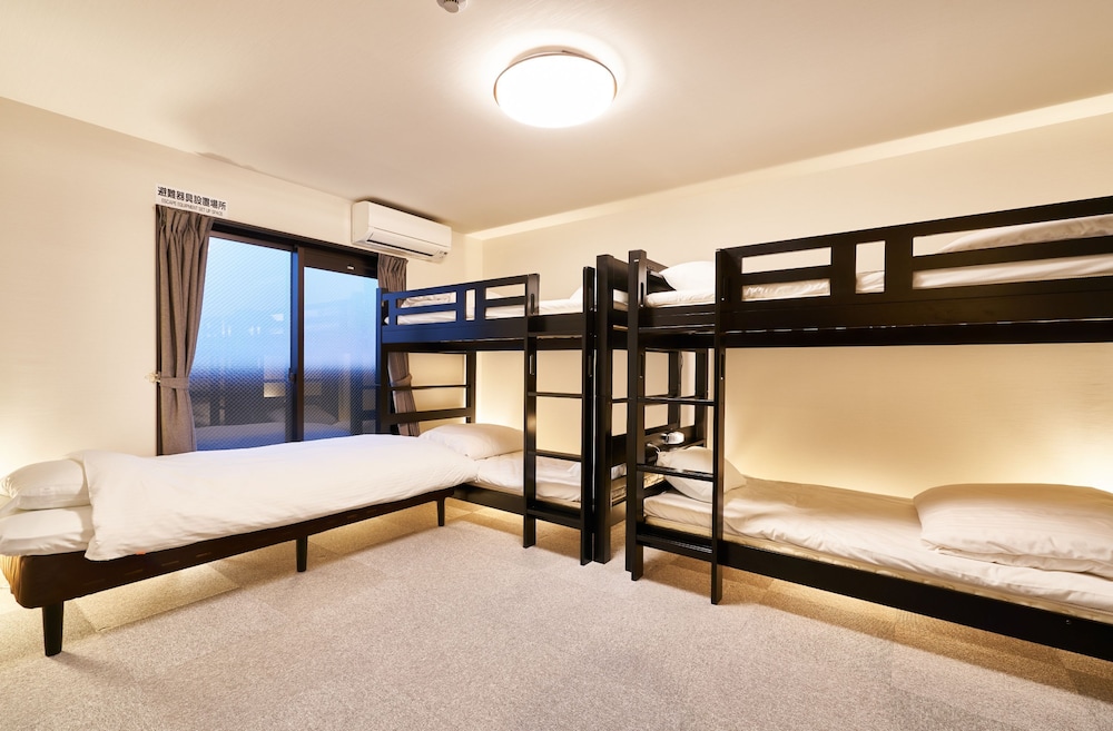 Room (C) - Photo 1