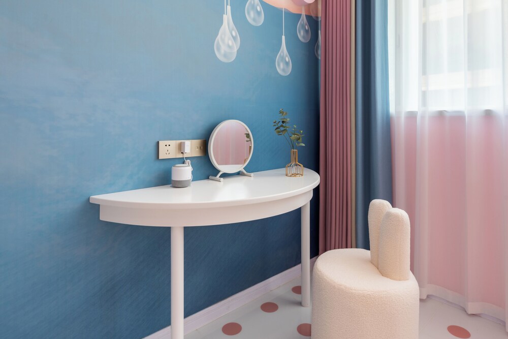 Pink dream castle room (fantasy castle + carousel + 2 round beds of 2 meters) photo 2