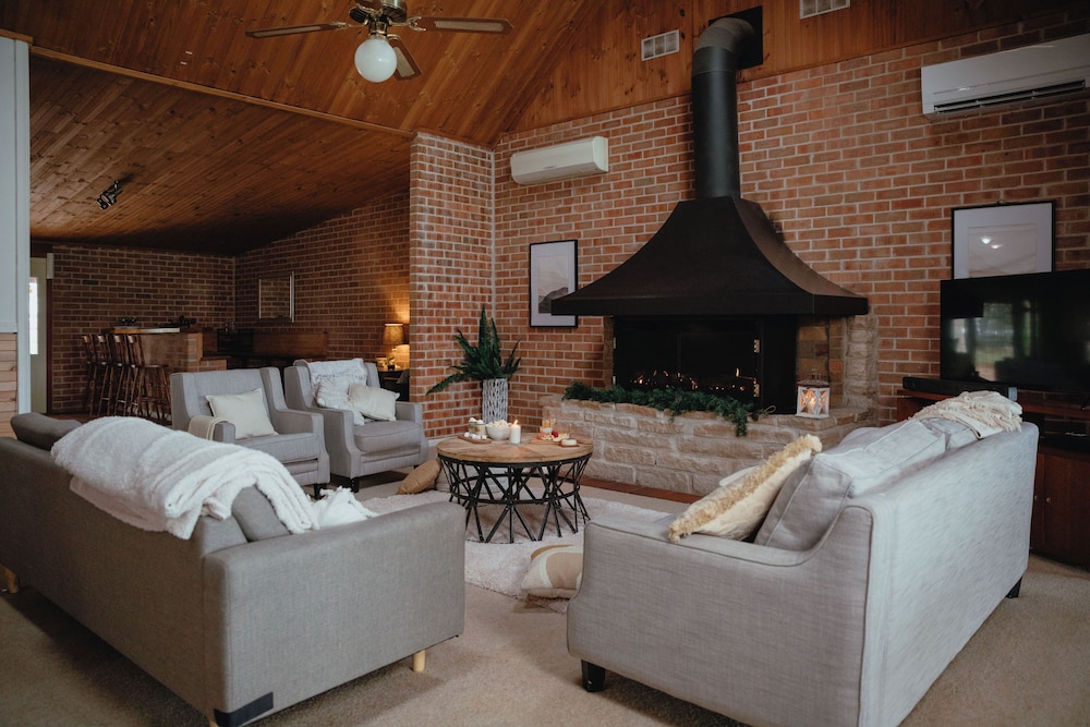 House, Multiple Bedrooms, Vineyard View