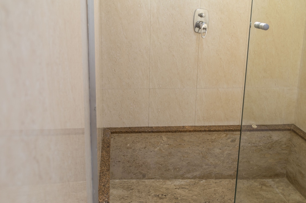 Standard Twin Room - Photo 10