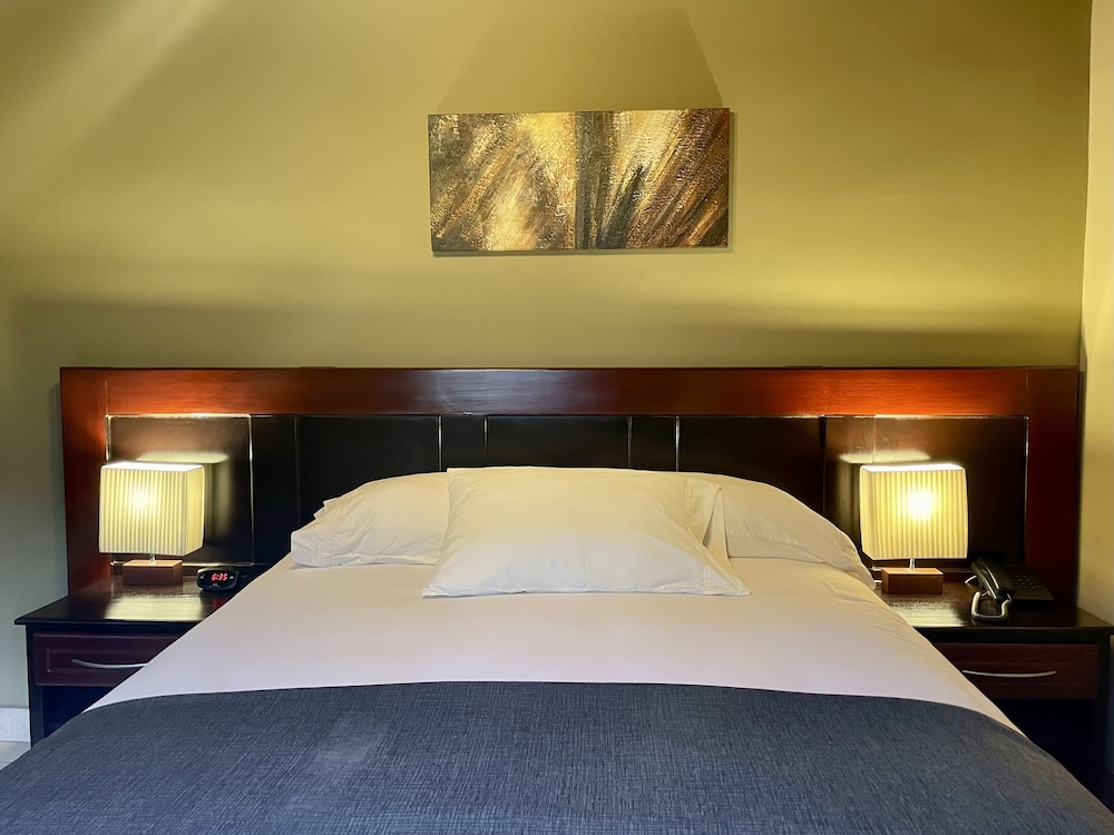 Double Room, 1 Queen Bed photo 1
