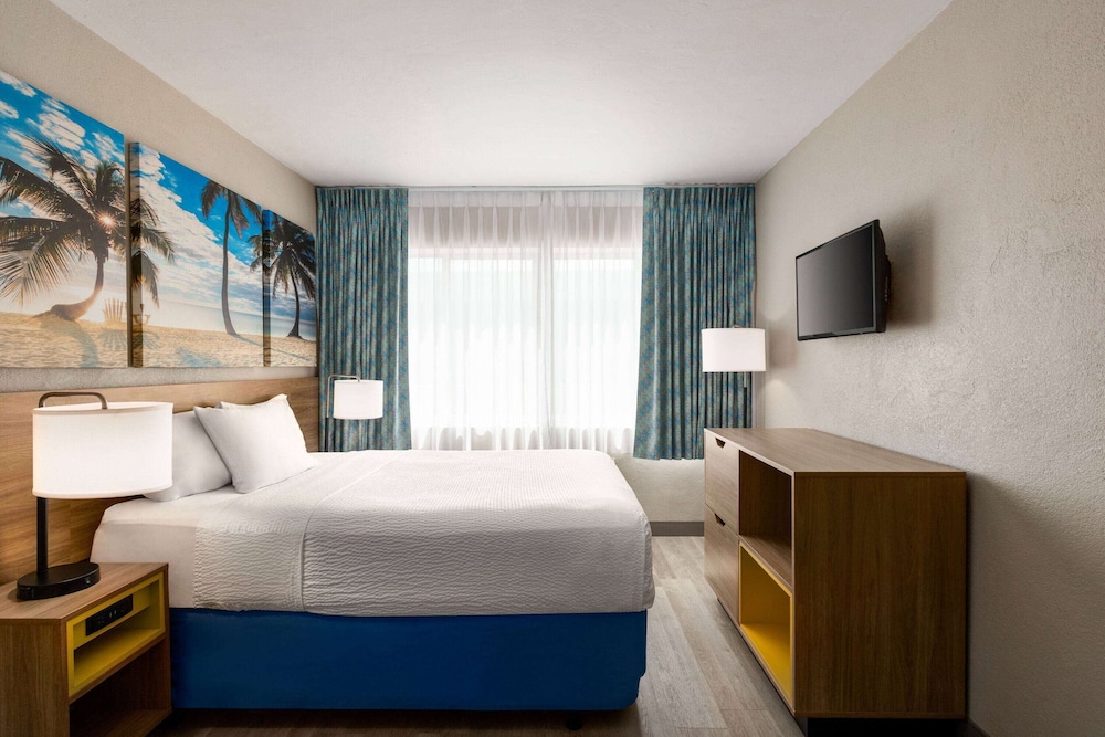 Room, 1 Queen Bed, Non Smoking - Photo 1
