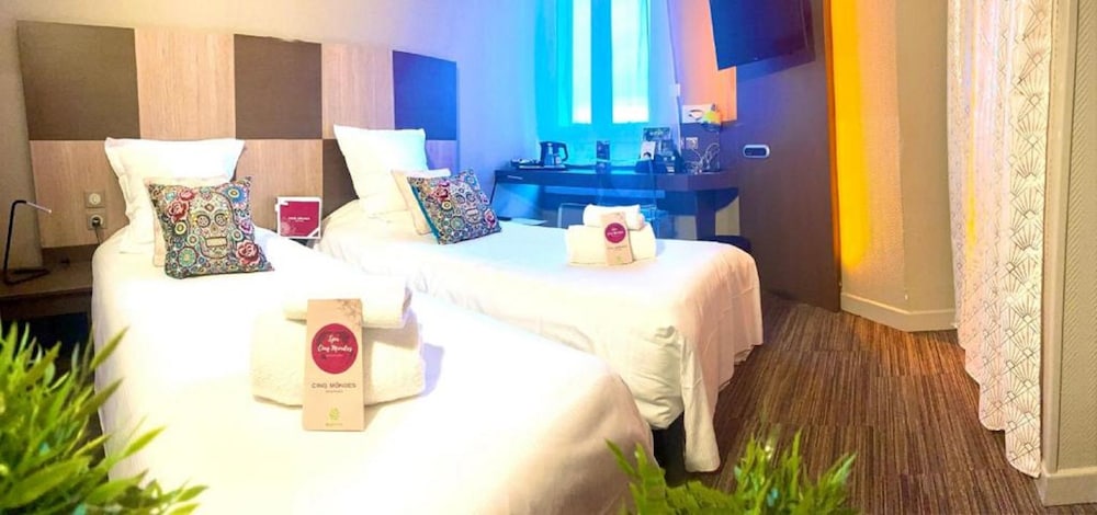 Standard Room, Multiple Beds - Photo 3