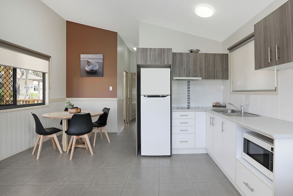 Deluxe Cabin - Sleeps 5 - Dog Friendly photo 3