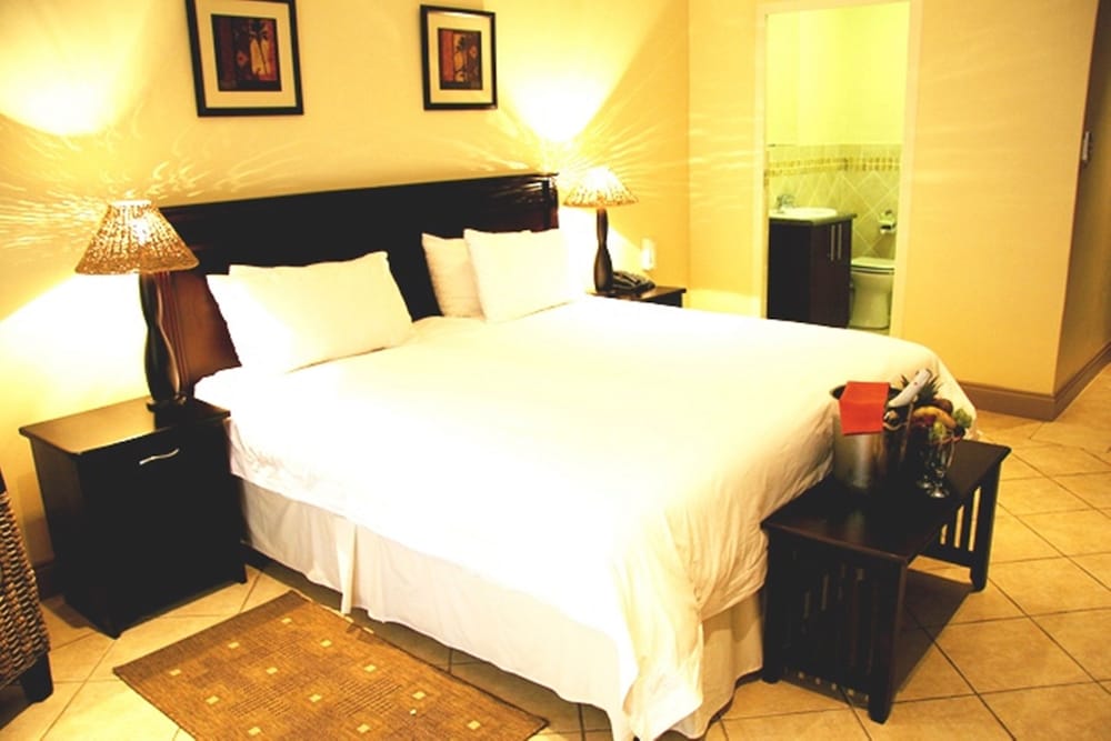 Suite, 2 Bedrooms (Double Bed and 2 Single Beds)