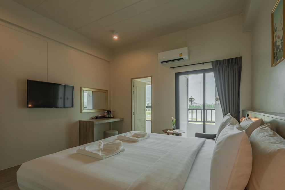 Superior Room, 1 King Bed, Tower, Nature View