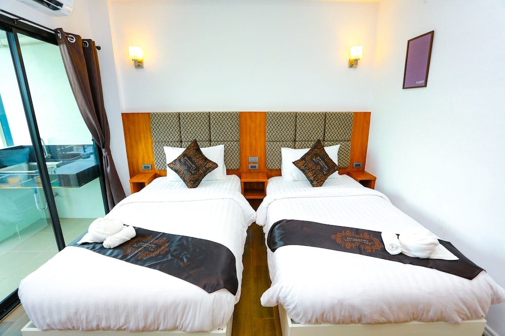Standard Room, 2 Twin Beds, City View photo 1