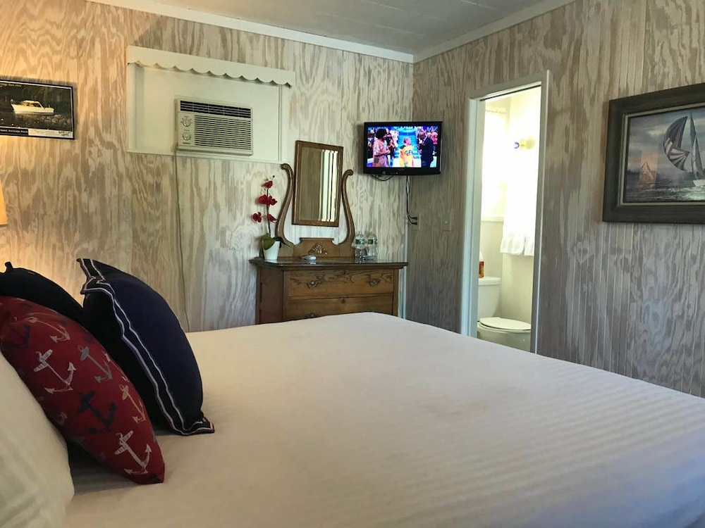 Deluxe Room, 1 King Bed photo 3