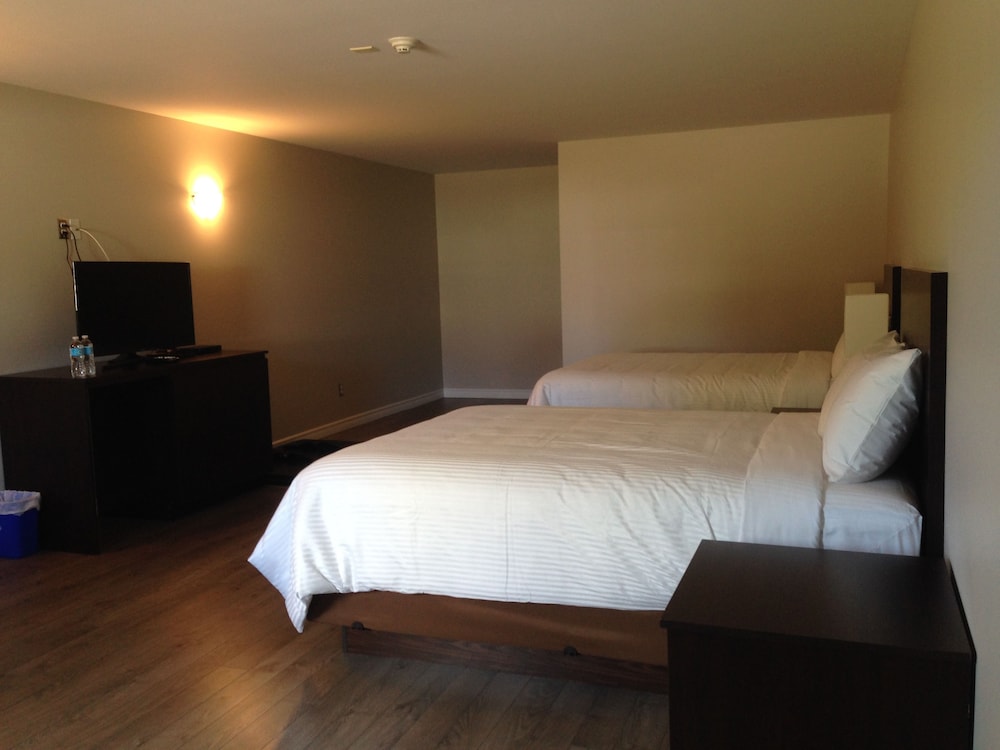 Room, 2 Queen Beds photo 3
