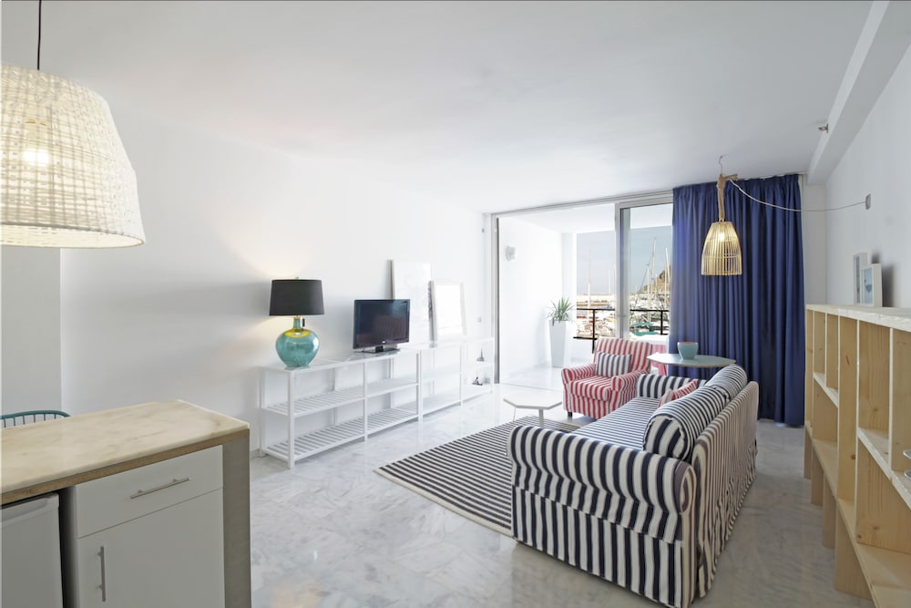 Suite, Sea View (2 Adults and 2 Children)