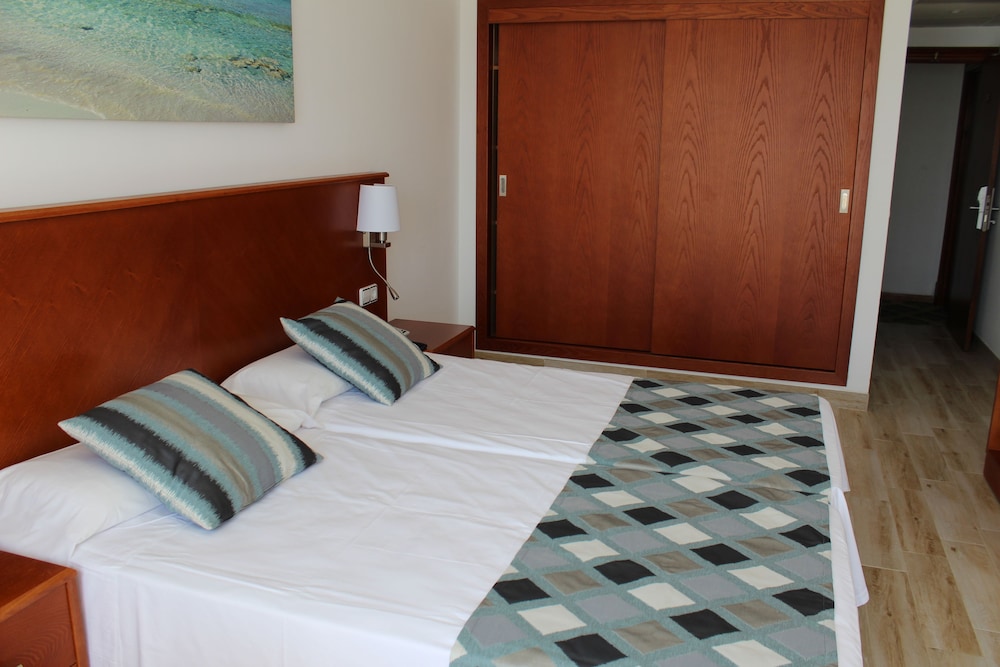 Basic Double Room, 2 Twin Beds photo 2