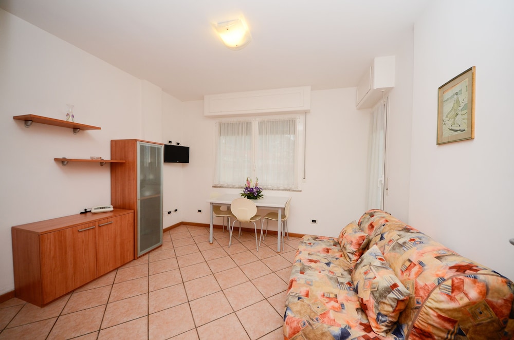 Economy Studio, 1 Bedroom photo 2
