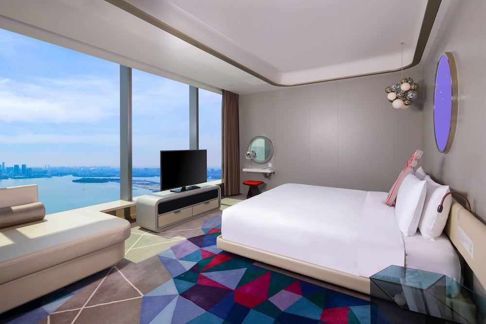 Mega King Room, 1 King Bed, High Floor Lake View
