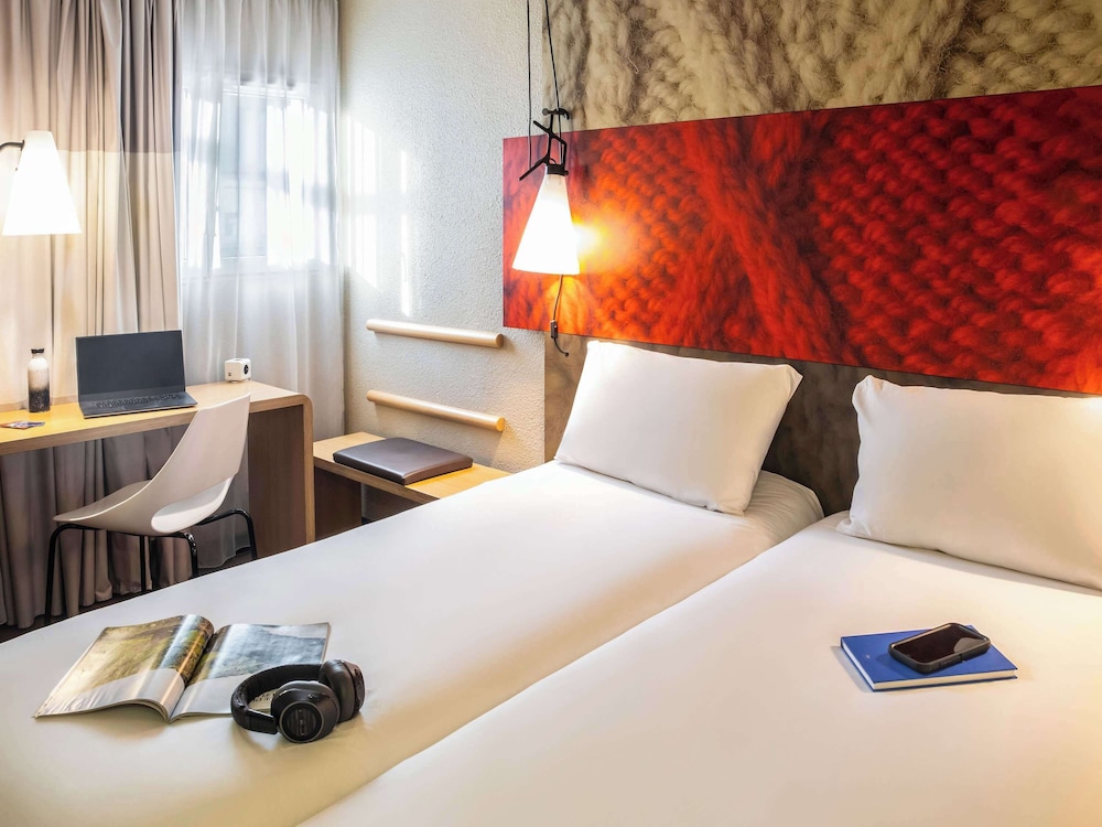Standard Room, 2 Twin Beds - Photo 6