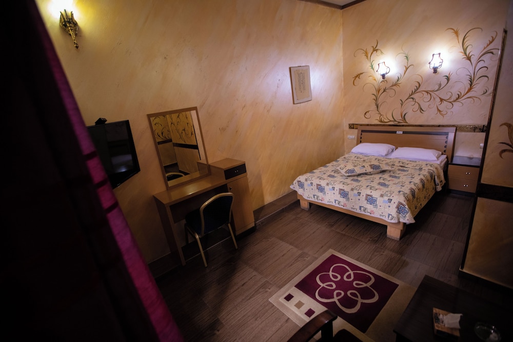 Basic Double Room