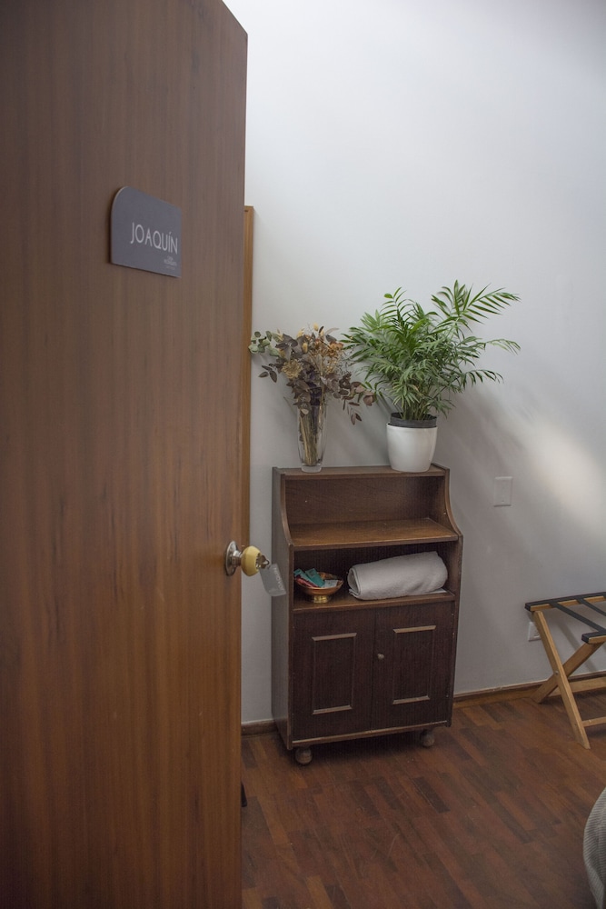 Basic Double Room, Shared Bathroom photo 2