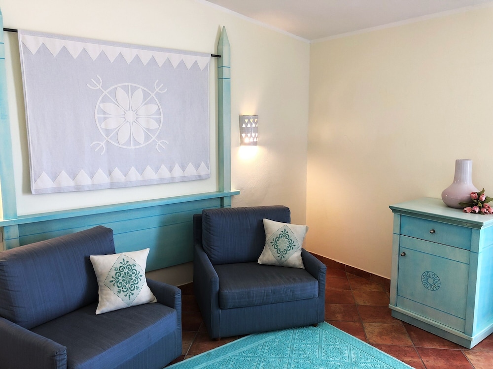 Family Room - Photo 5