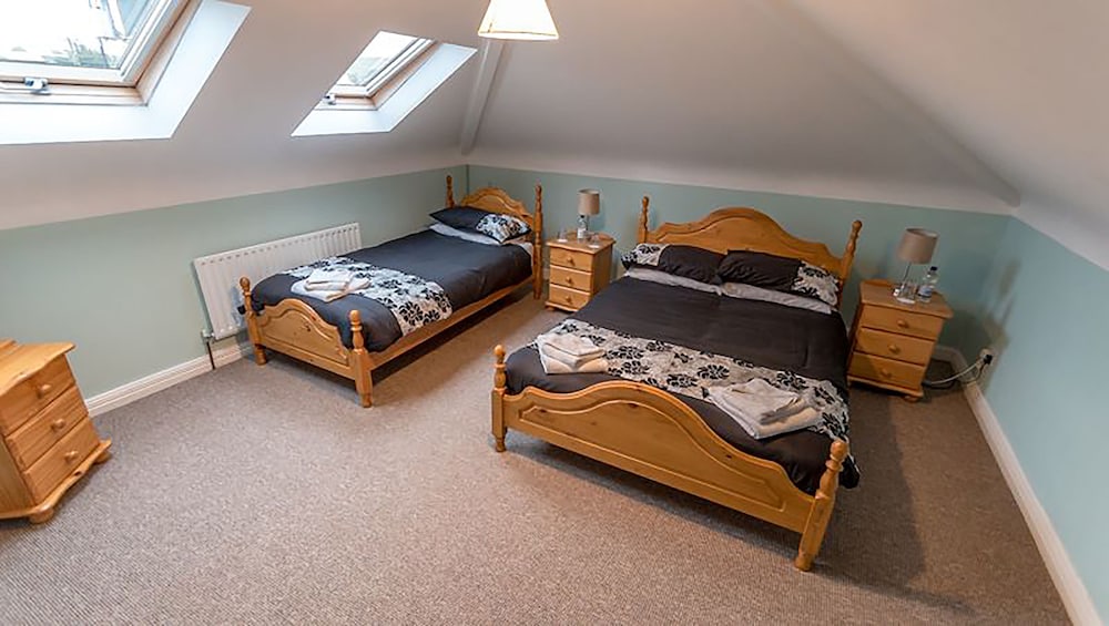 Twin Room With Private Bathroom photo 1
