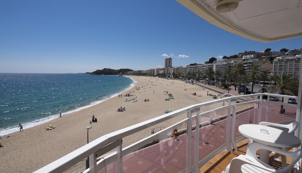 Double or Twin Room, Balcony, Sea View - Photo 10
