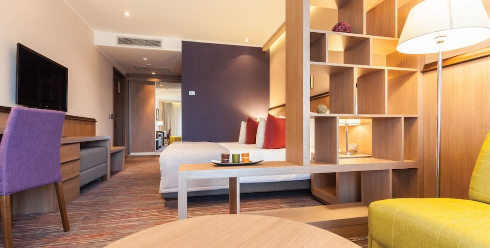 Deluxe Double or Twin Room, 1 Bedroom, Pool View photo 1