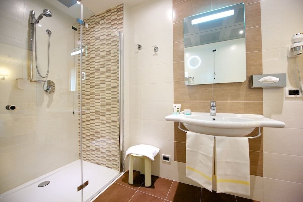 Standard Room - Photo 10
