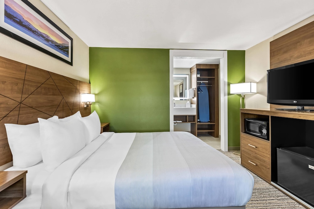 Standard Room, 1 Queen Bed, Non Smoking - Photo 4