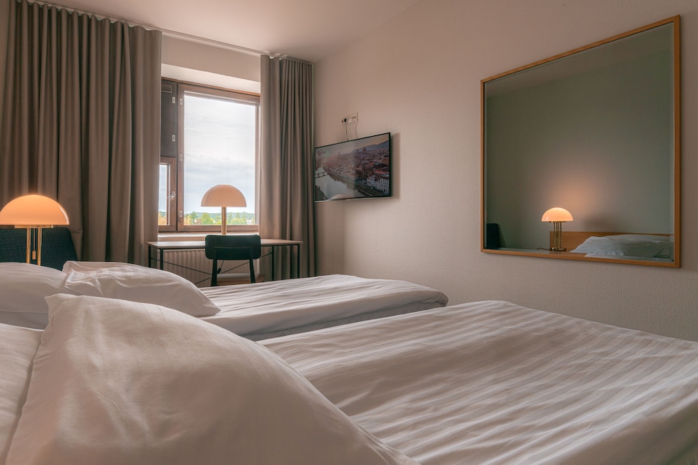 Standard Twin Room (with a possibility of an extra bed)