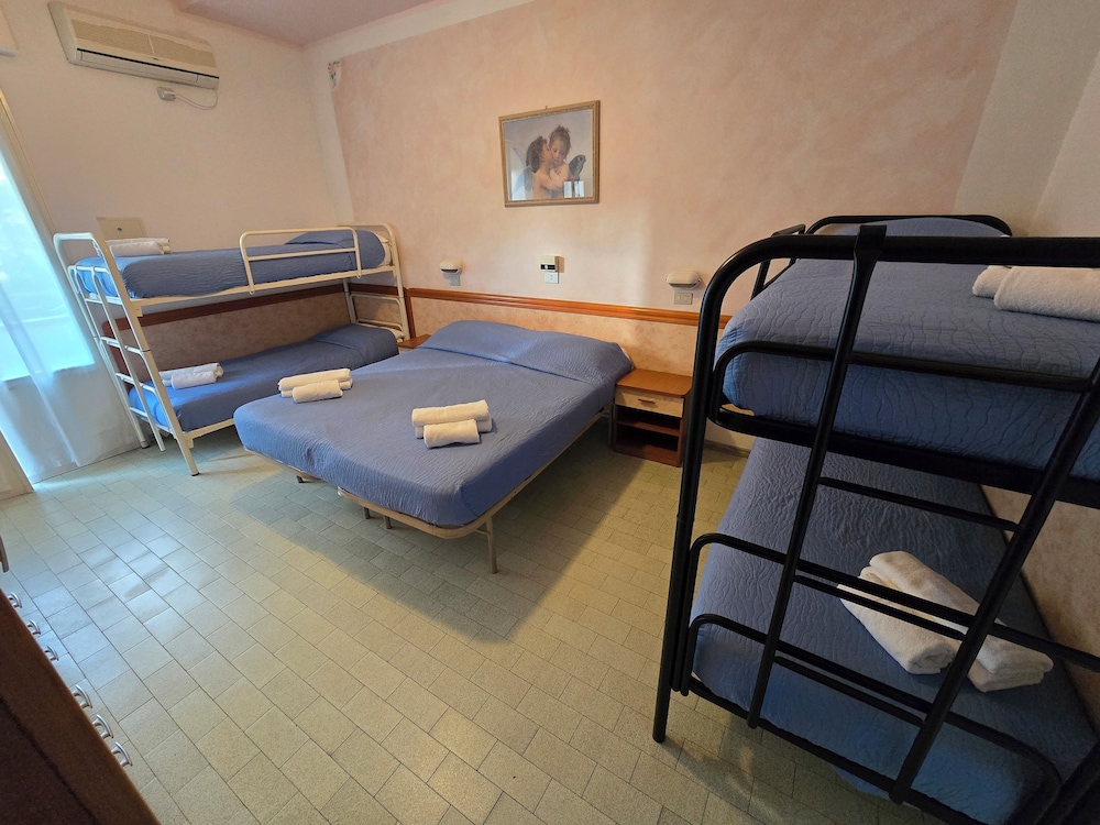 Comfort Room, Balcony