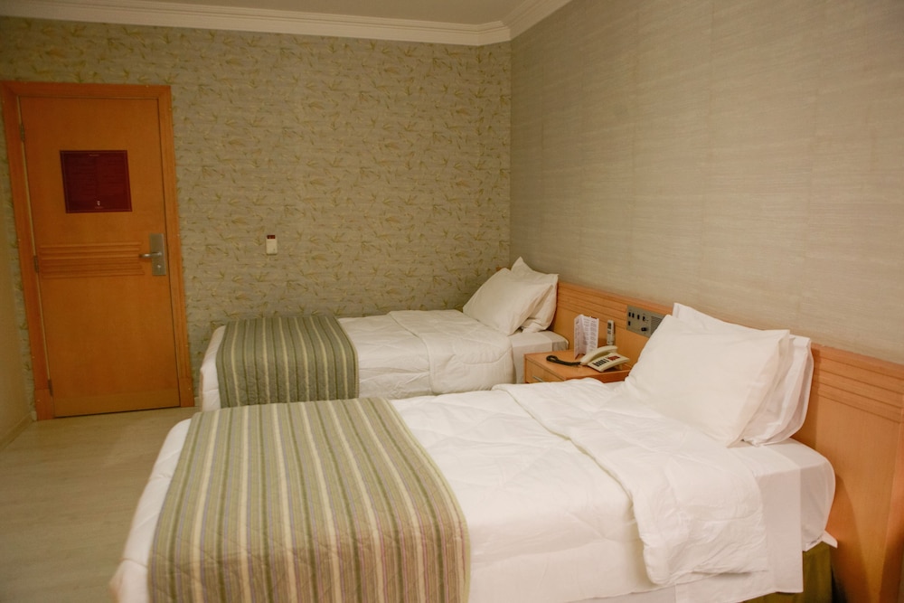 Deluxe Twin Room - Photo 2