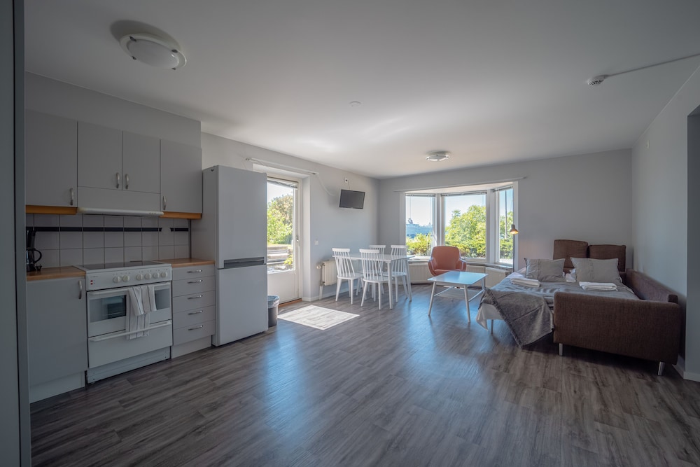 Apartment, 2 Bedrooms, Ground Floor - Photo 7