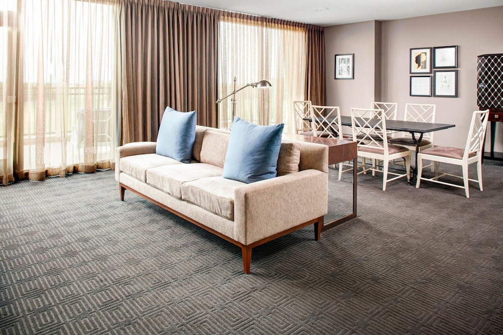 Junior Suite, 1 King Bed with Sofa bed photo 3