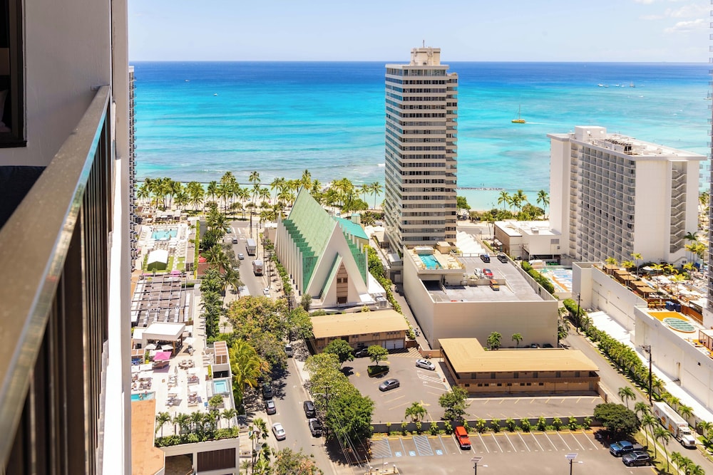 Premium Remodeled Condo with Ocean View and Parking: Premium Suite, 1 King Bed, Air conditioning, Ocean View (0194) photo