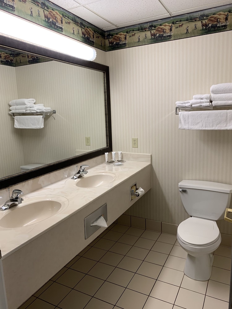 Suite, 2 Bedrooms, Non Smoking (2 Queen Beds & 1 Sofabed) photo 3