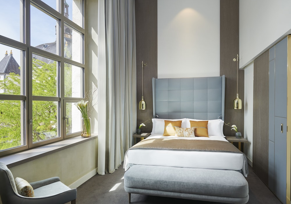 Premium Room, 1 King Bed, Courtyard View - Photo 3