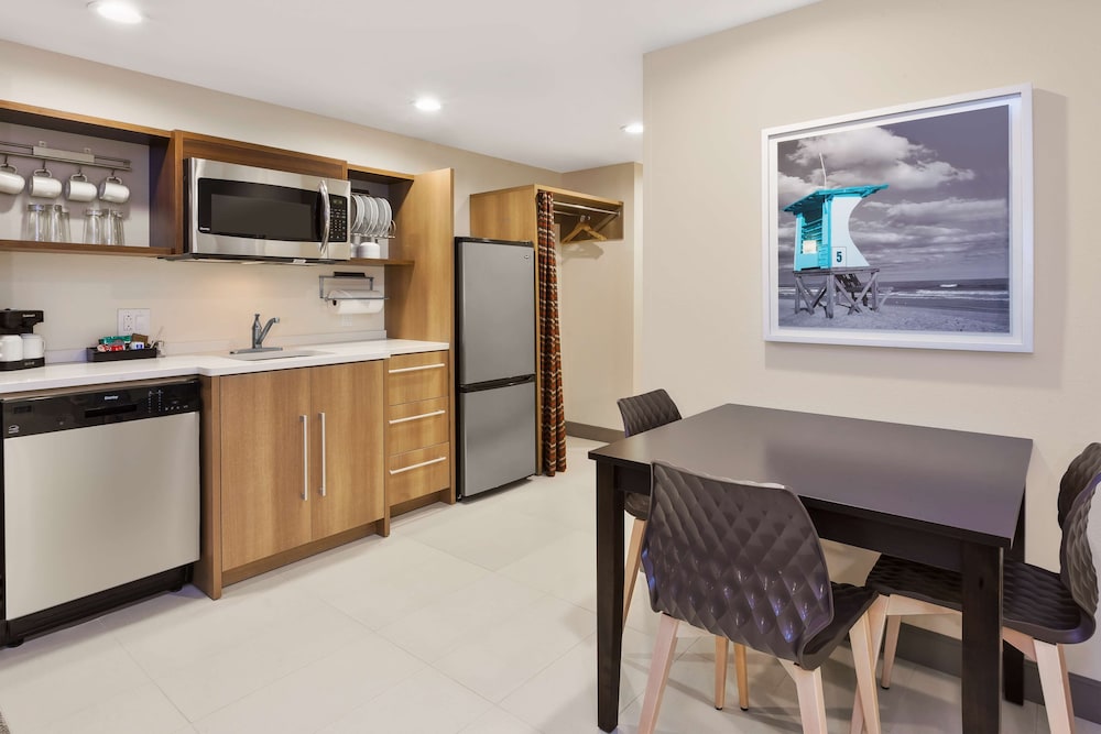 Room, 1 King Bed, Accessible (Mobility&Hearing, 3x3Shower) - Photo 4