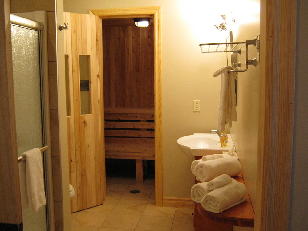Suite, 1 King Bed, Fireplace photo 1