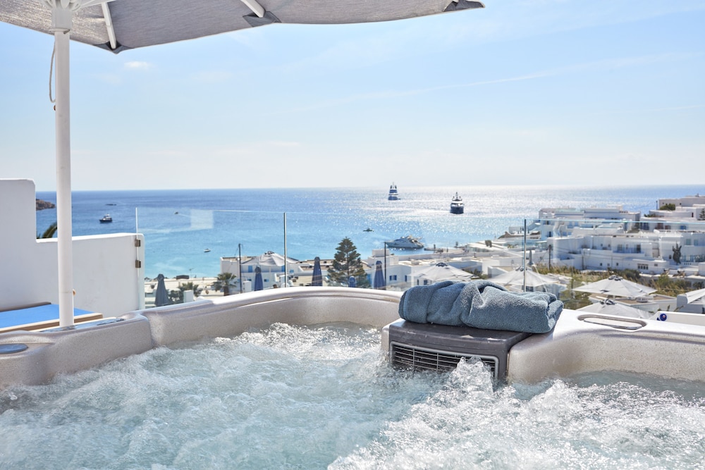 Suite, Hot Tub (Azure) - Photo 5