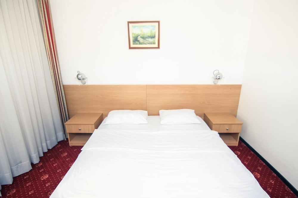 Standard Double or Twin Room, Non Smoking, City View - Photo 6