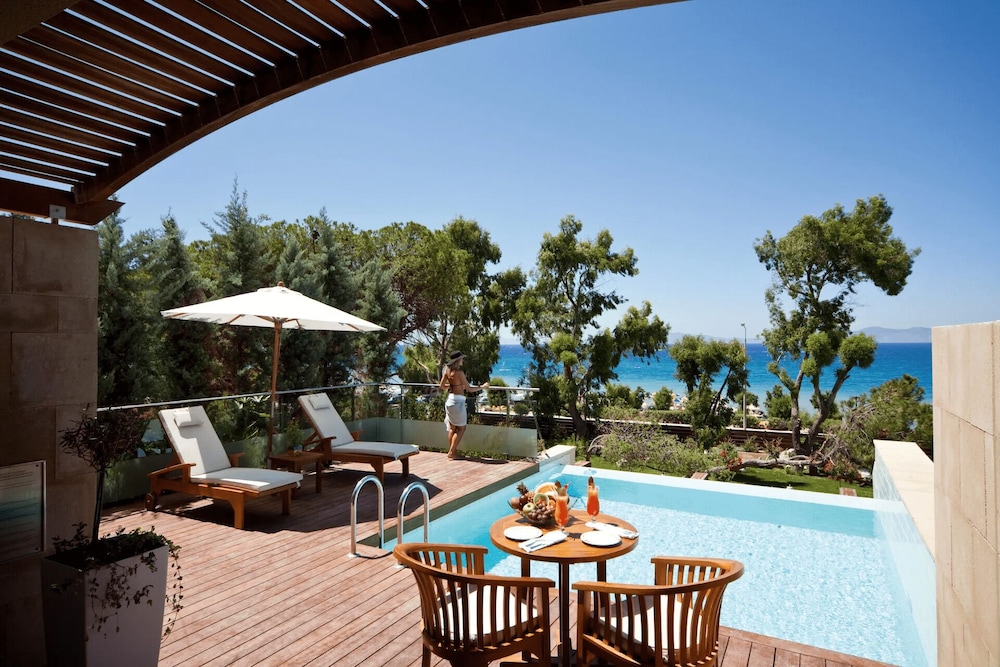 Amus Executive Suite with Private Pool Sea View