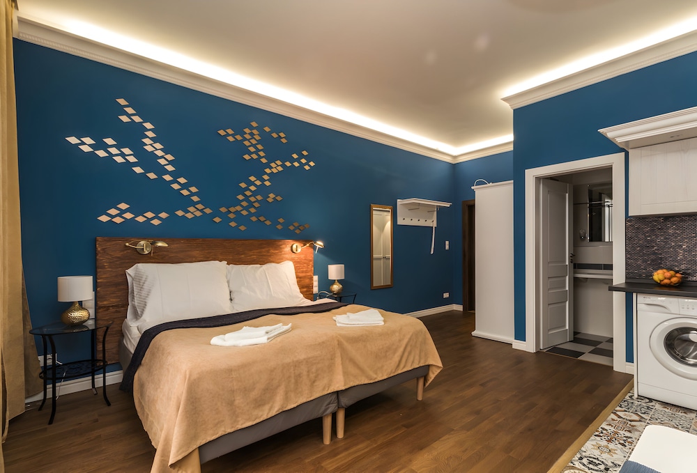 Deluxe Studio Suite (3)