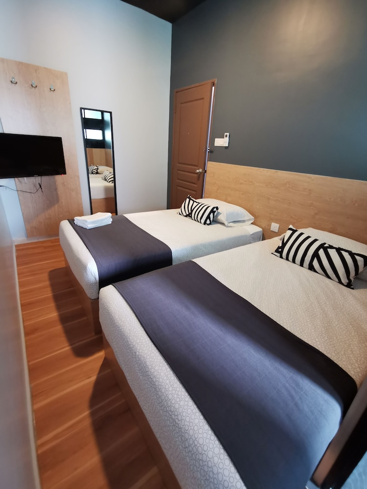 Standard Twin Room (503)