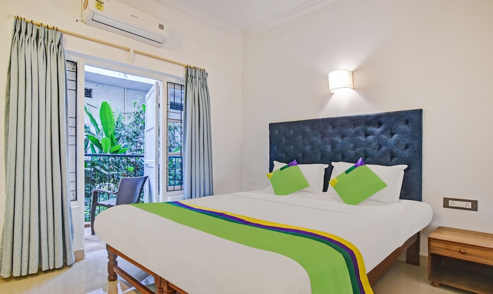 Superior Room, Pool View - Photo 12