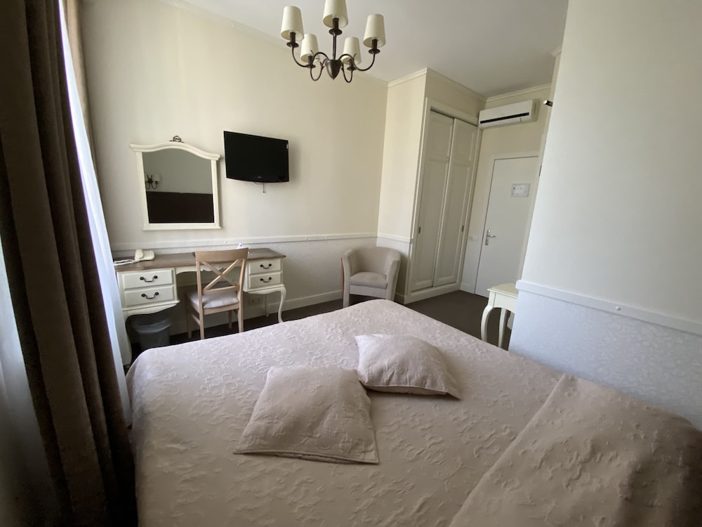 Standard Double Room - Photo 7